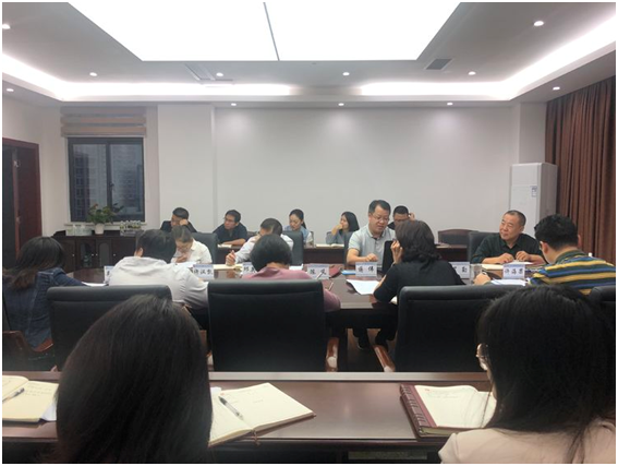 加強(qiáng)學(xué)習(xí)，深入開展調(diào)查研究，全面增強(qiáng)擔(dān)保本領(lǐng)——市擔(dān)保公司黨支部書記上黨課